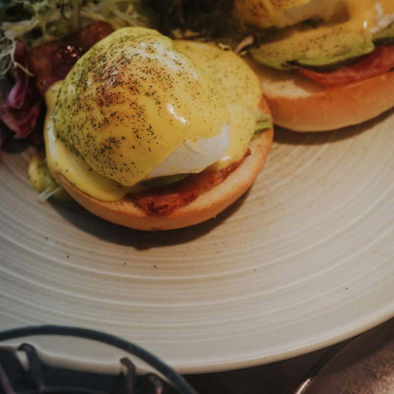 Eggs & Avo Benedict